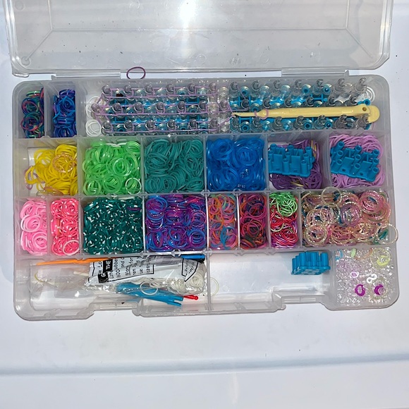 Arts & Crafts Rubber Band Set, Rainbow Loom, Jewelry Maker - Picture 1 of 3